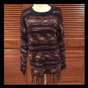 🔥NWOT🔥BEAUTIFUL SWEATER WITH FRINGE